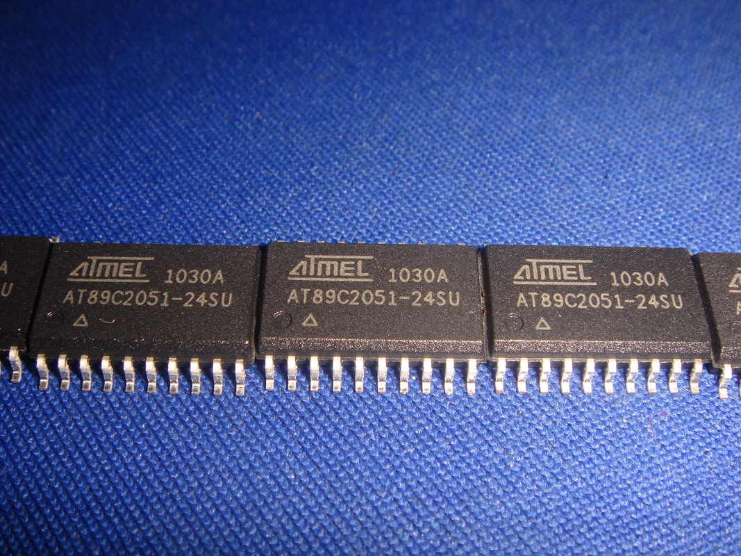 AT89C2051-24SU SOP20 układ scalony mikrokontroler IC nowy oryginalny nieużywany