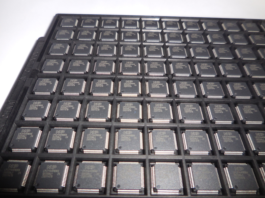 LPC2144FBD64 QFP64 układ scalony mikrokontroler IC nowy oryginalny nieużywany